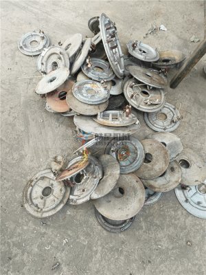 電加熱板鋁加熱板材料鋁合金破碎機試機展示